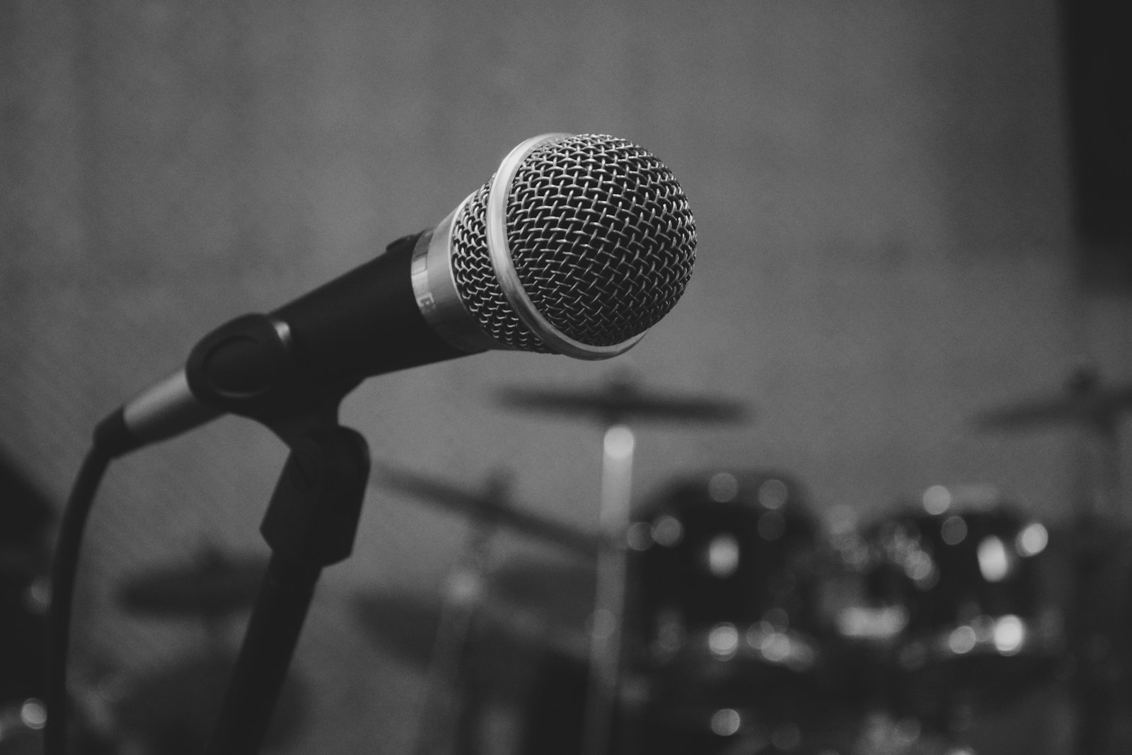Audio microphone setup gear