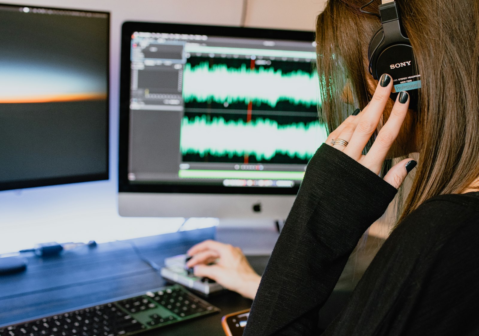 Audio waveform editing screen