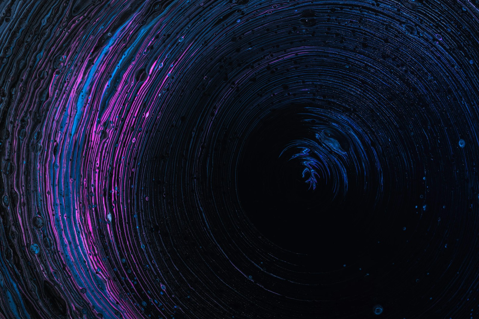 Circular distortion abstract