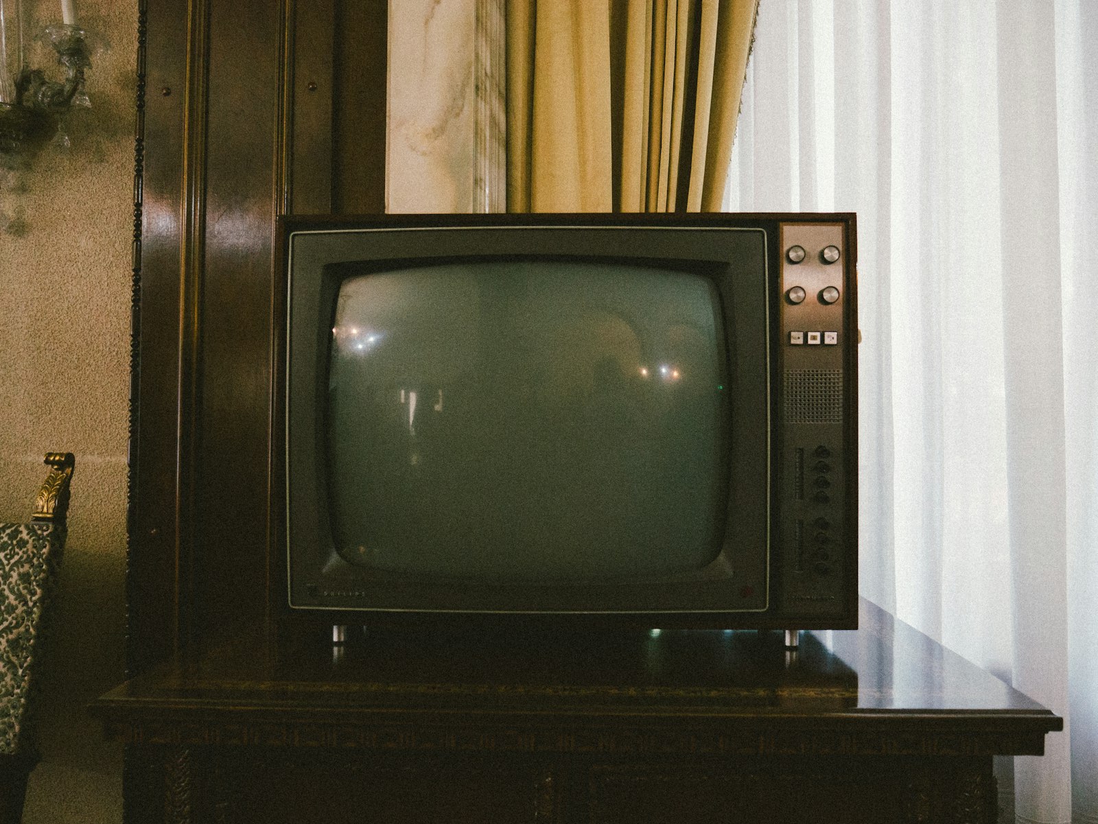 Closed captions television