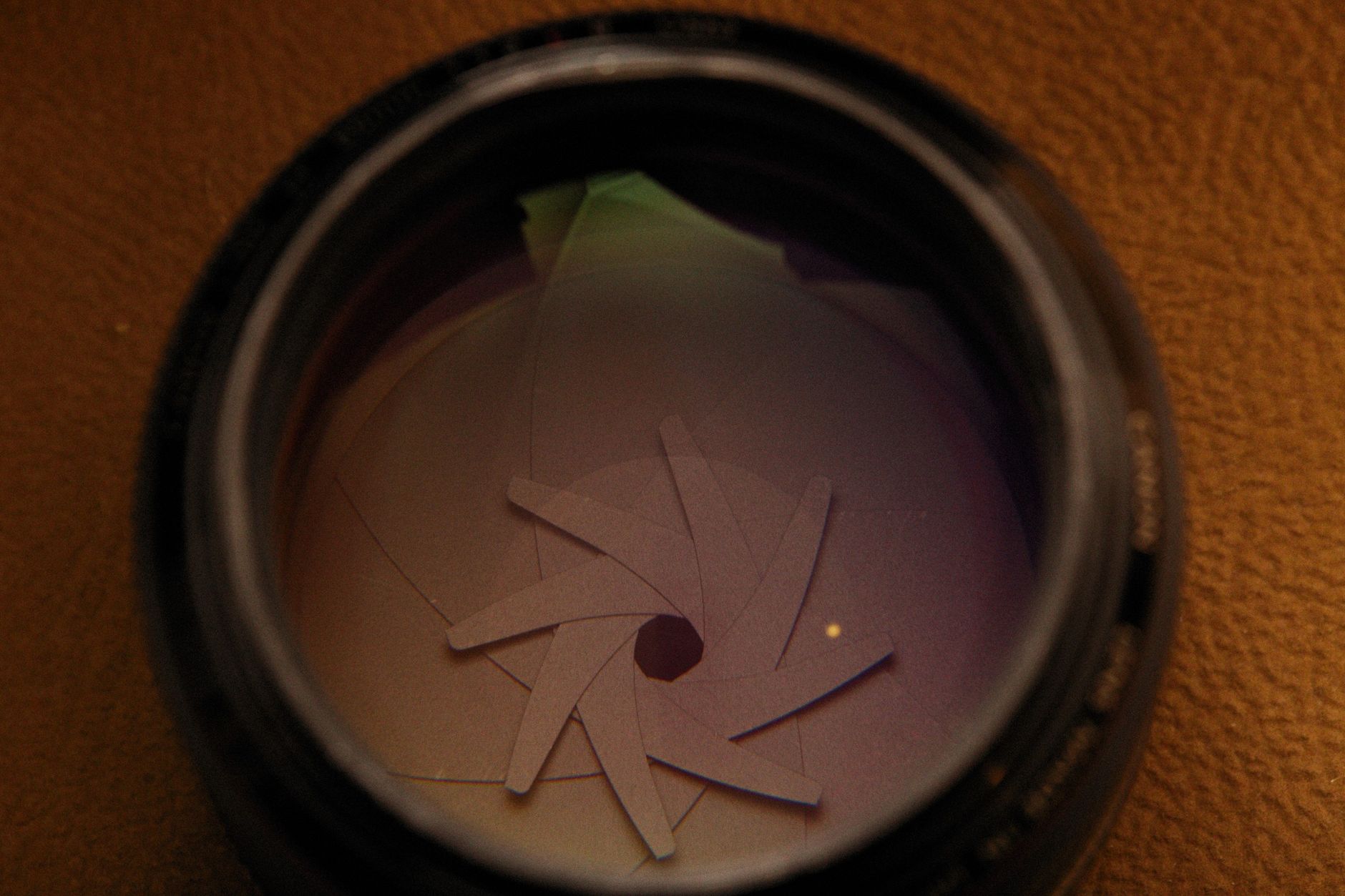 Dslr camera lens aperture