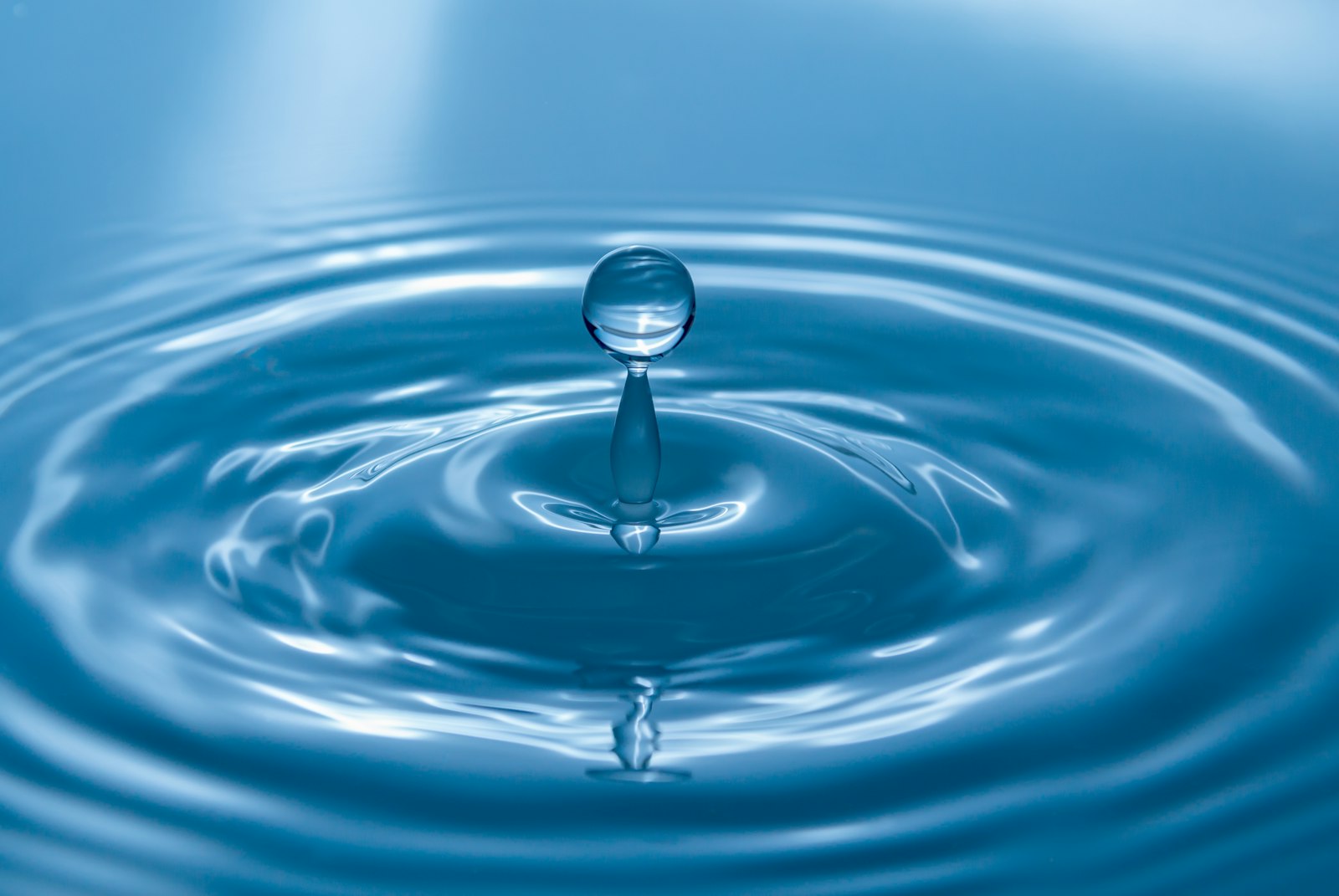 Dynamic water droplets