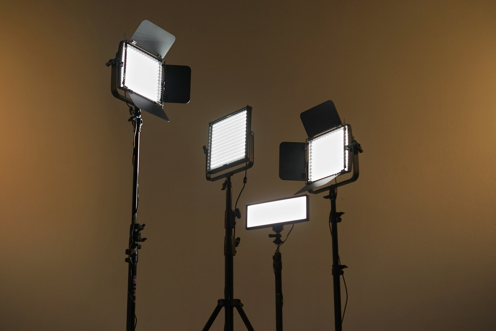 Film lighting equipment kit