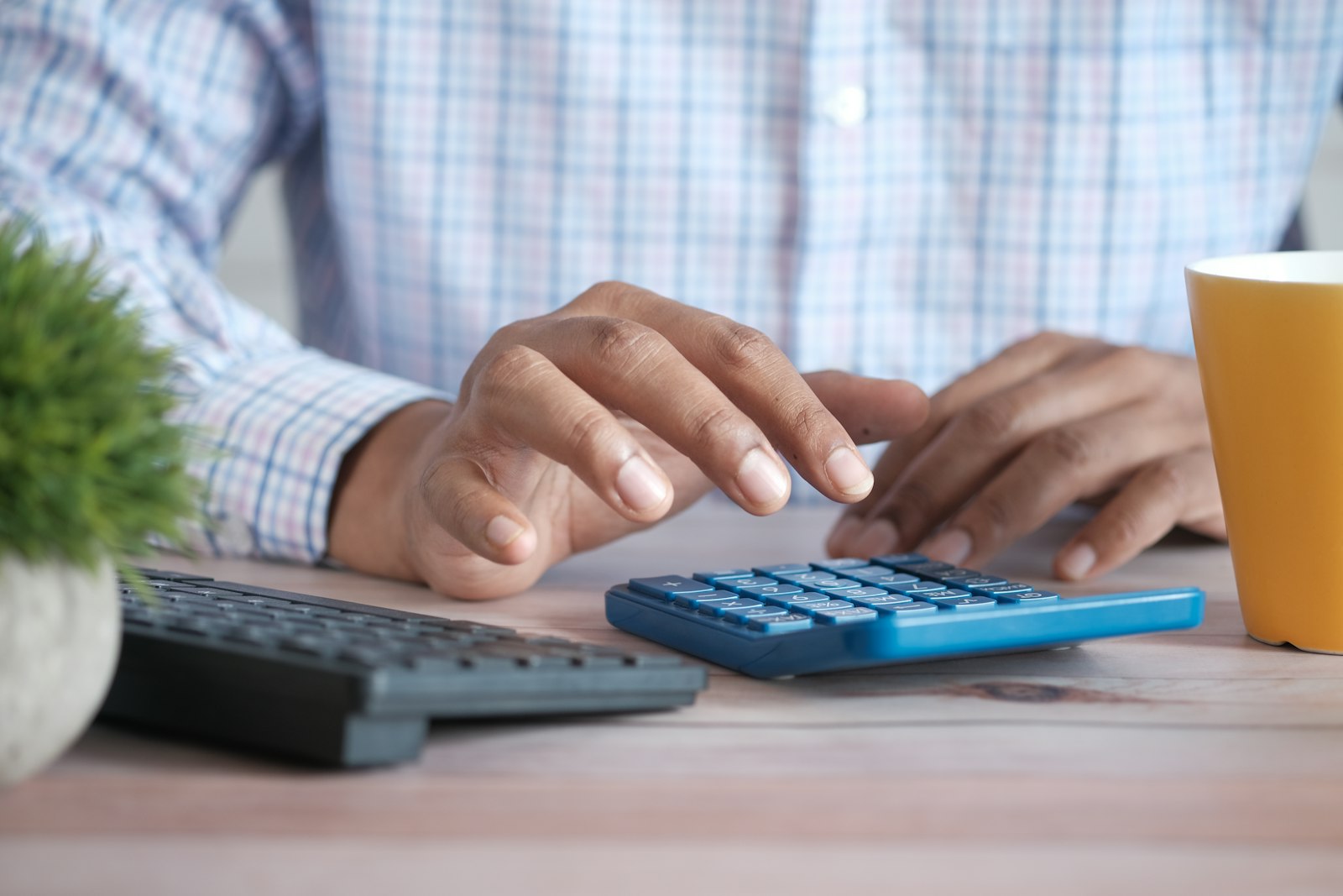 Freelance pricing calculator desk