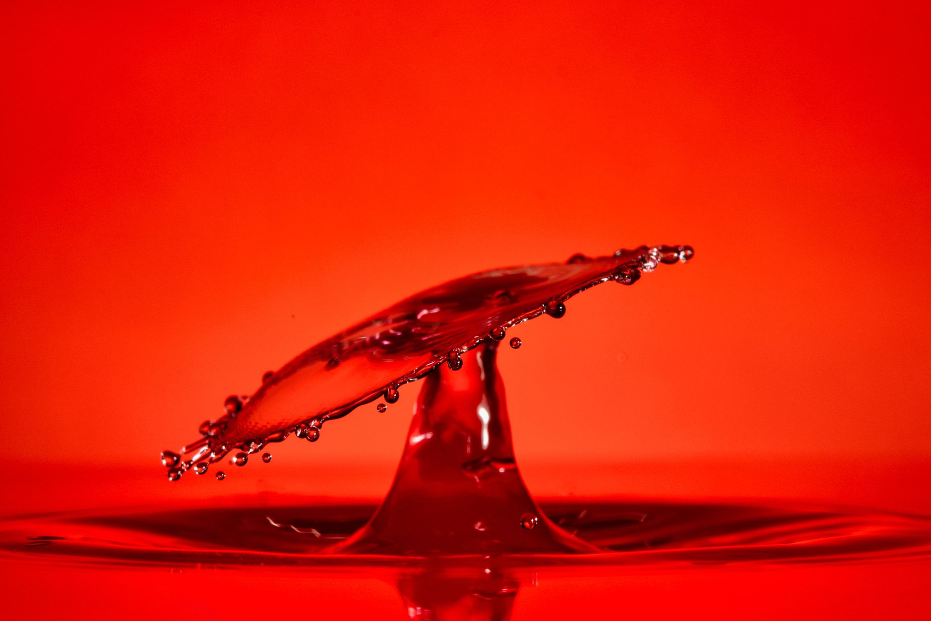 Frozen motion droplet splash