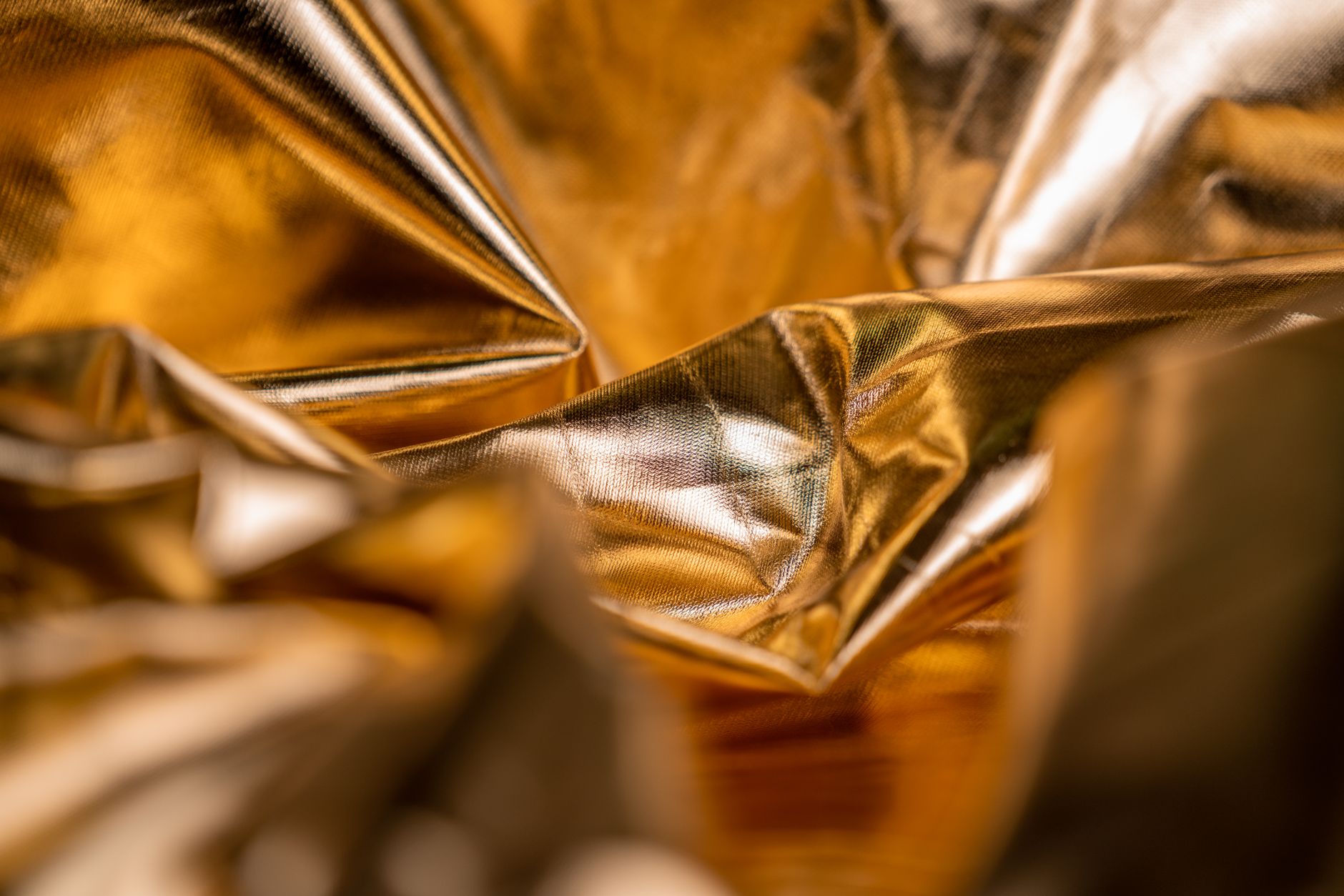 Metallic logo shine gold