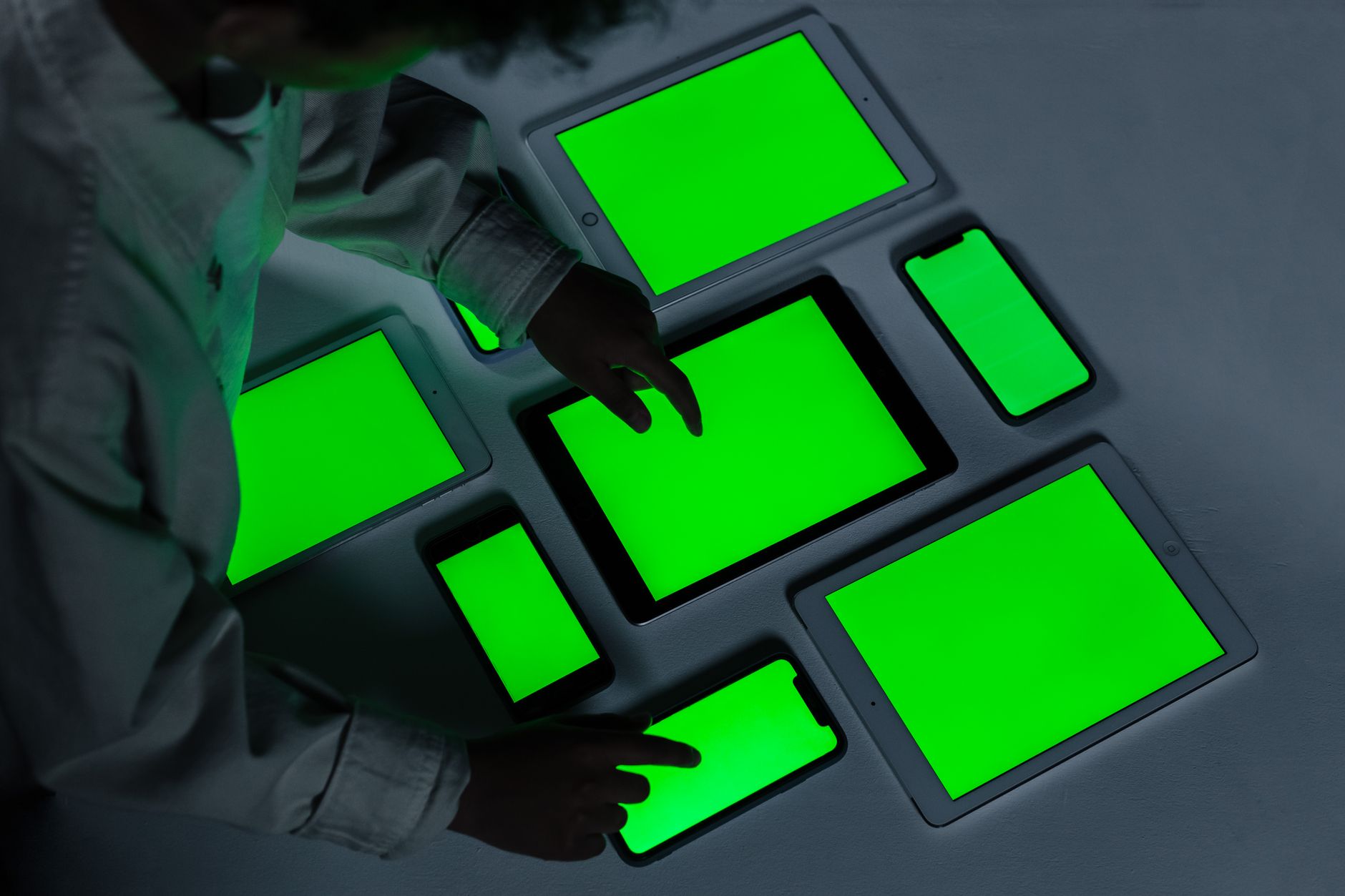 Multiple device screens content