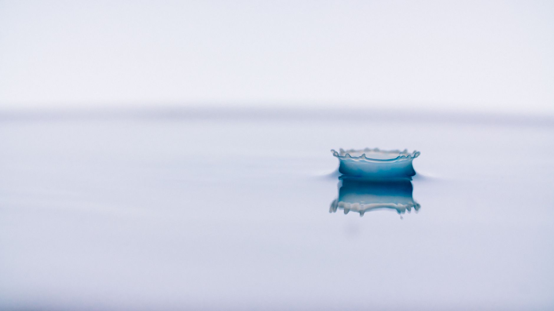 Slow motion water splash