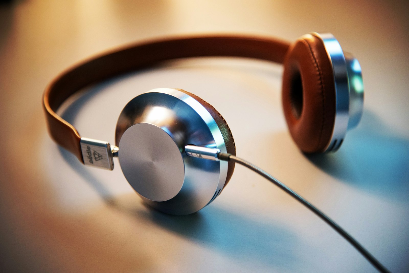 Sound editing headphones