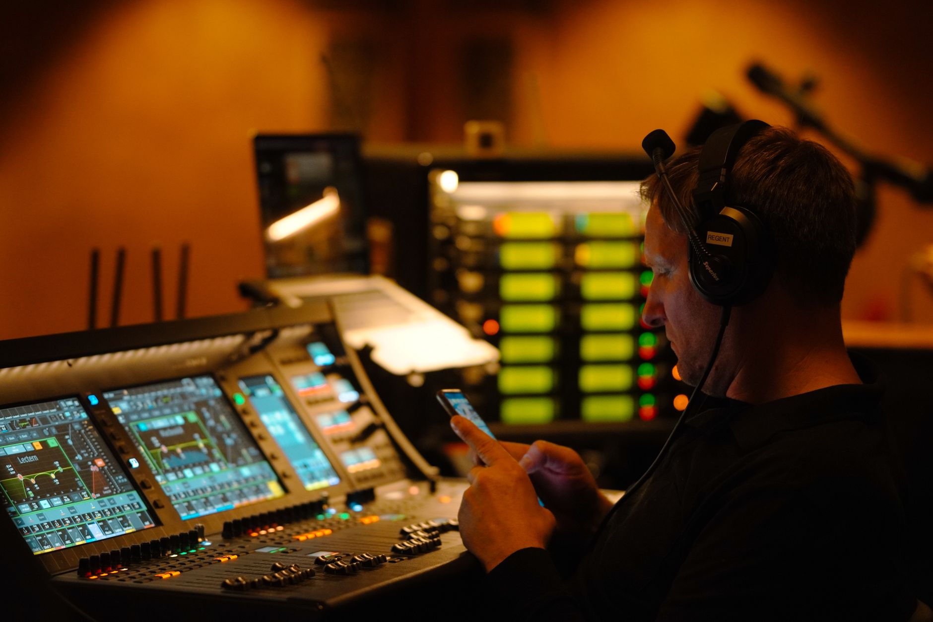 Sound mixing headphones