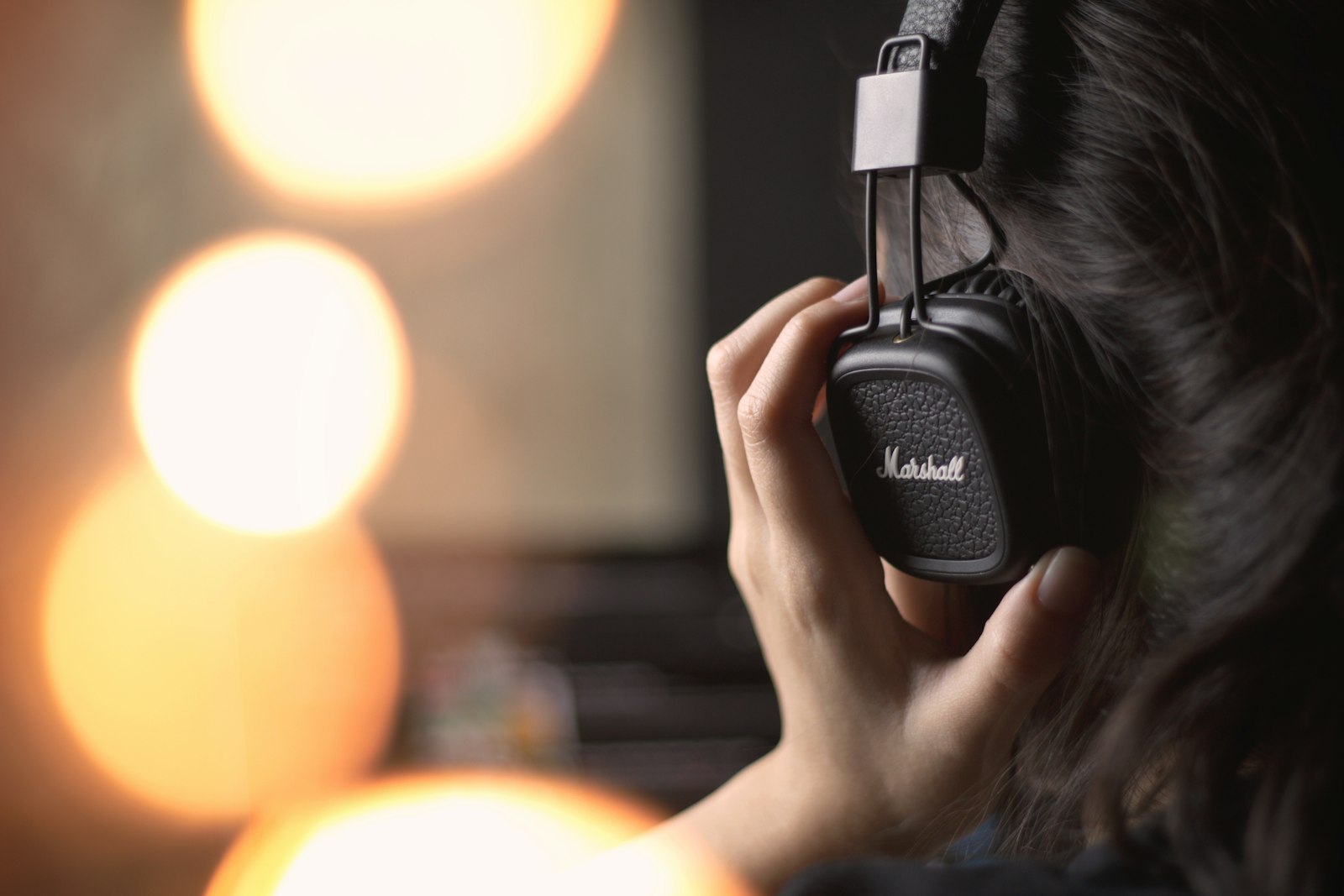 Studio monitor headphones