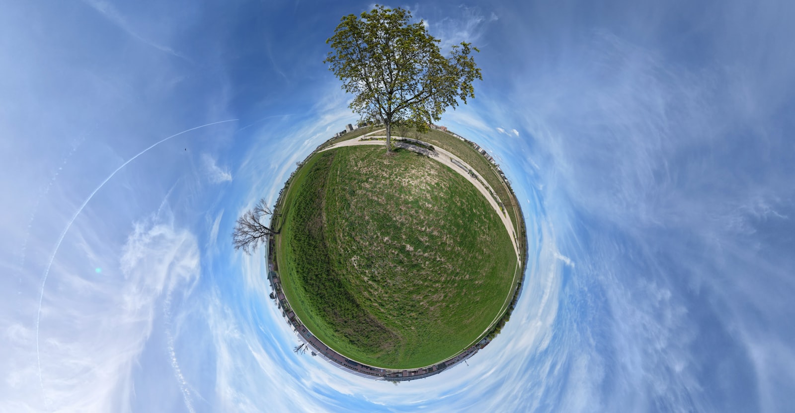 Tiny planet panorama effect