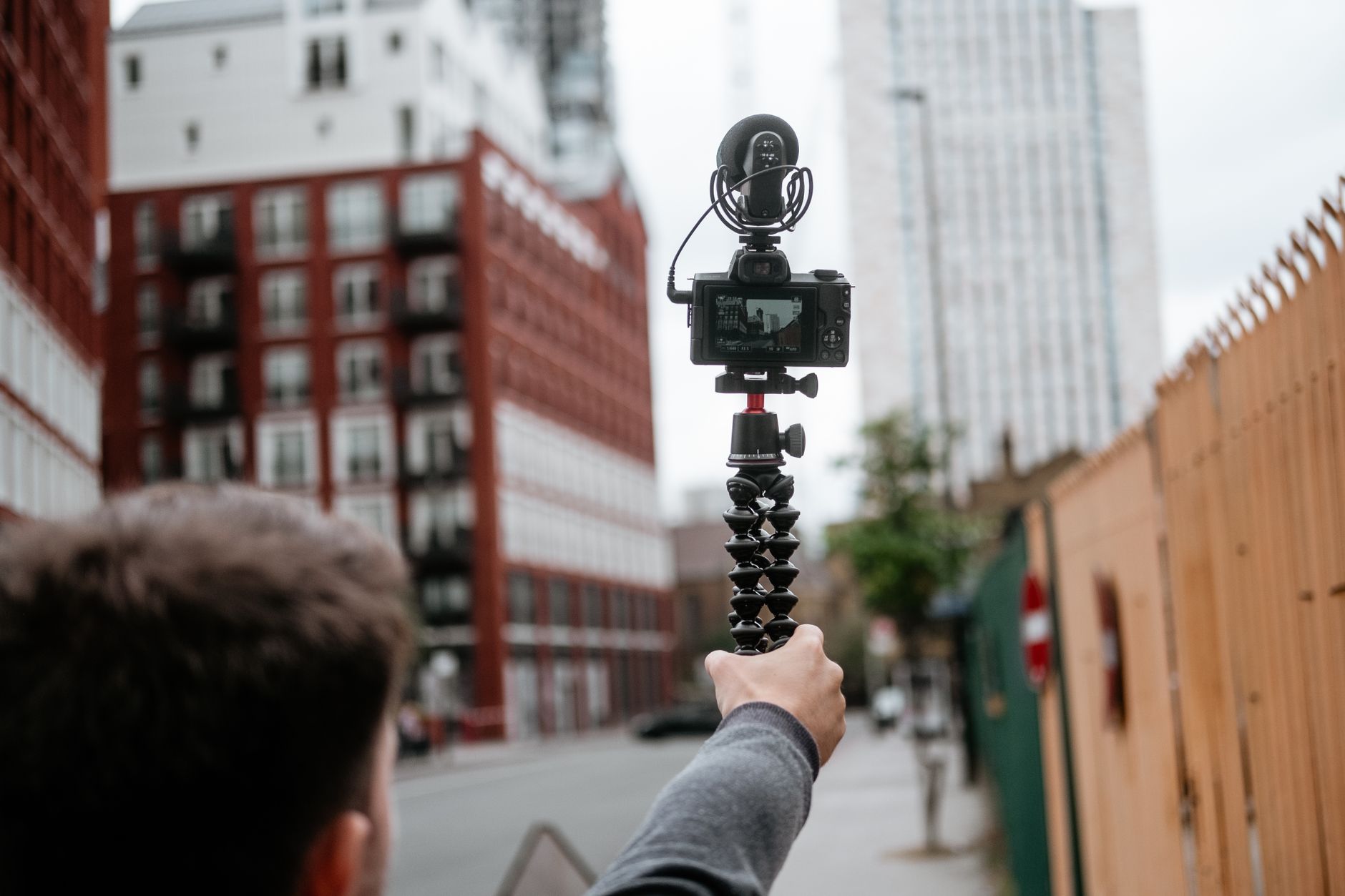 Vlogger handheld camera