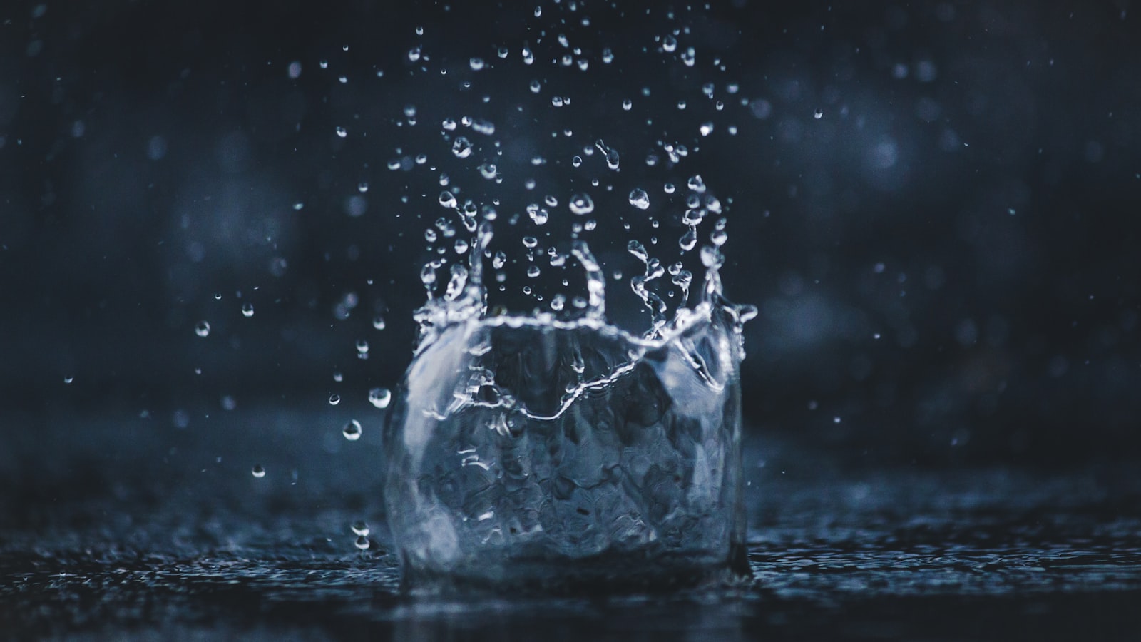 Water splash reverse motion